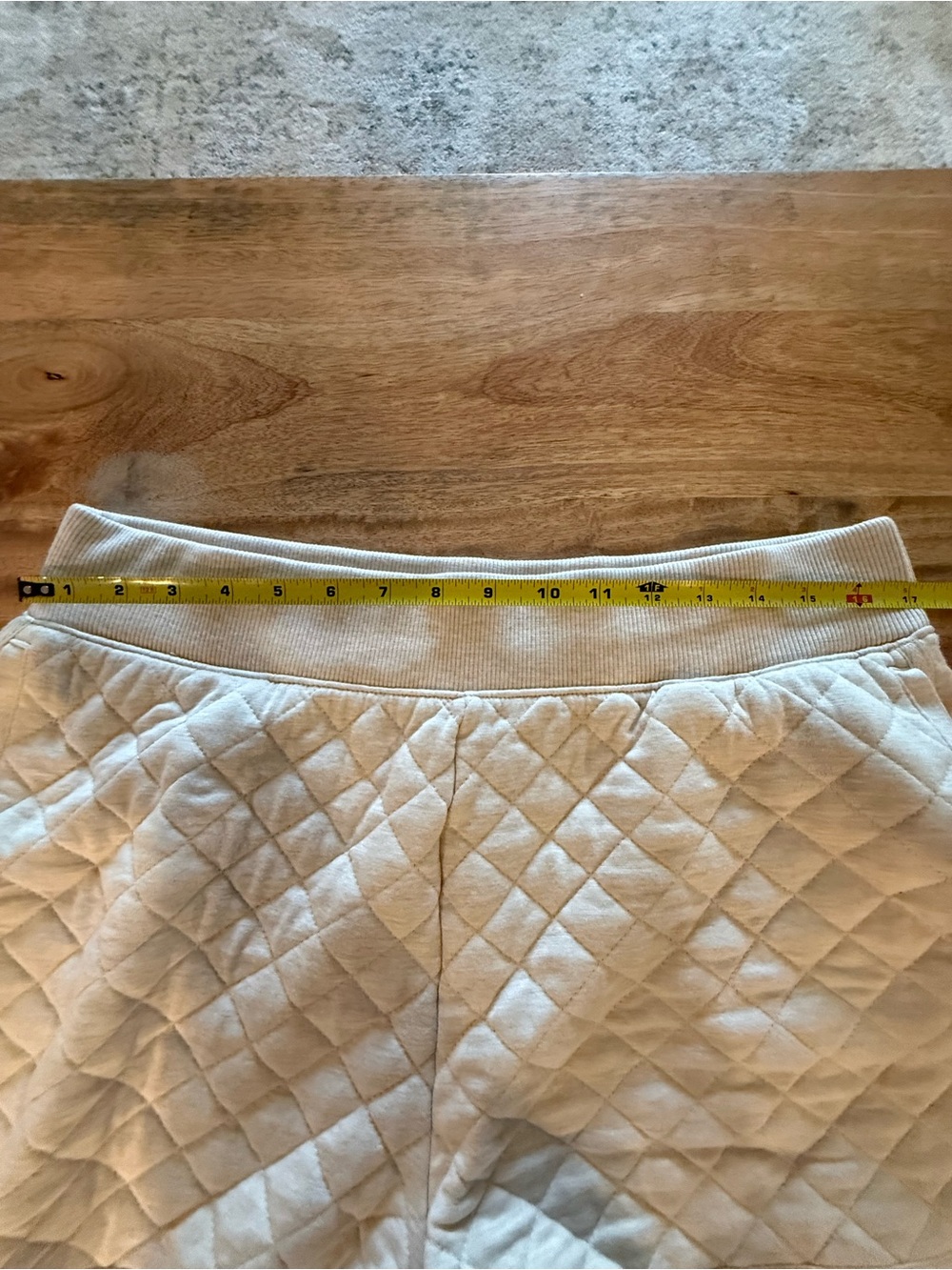 Vineyard Vines Oatmeal Heather Quilted DC Short Large - Picture 7 of 9